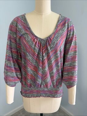 Almost Famous Striped Heathered V-Neck Women’s Top in Gray and Pink SZL